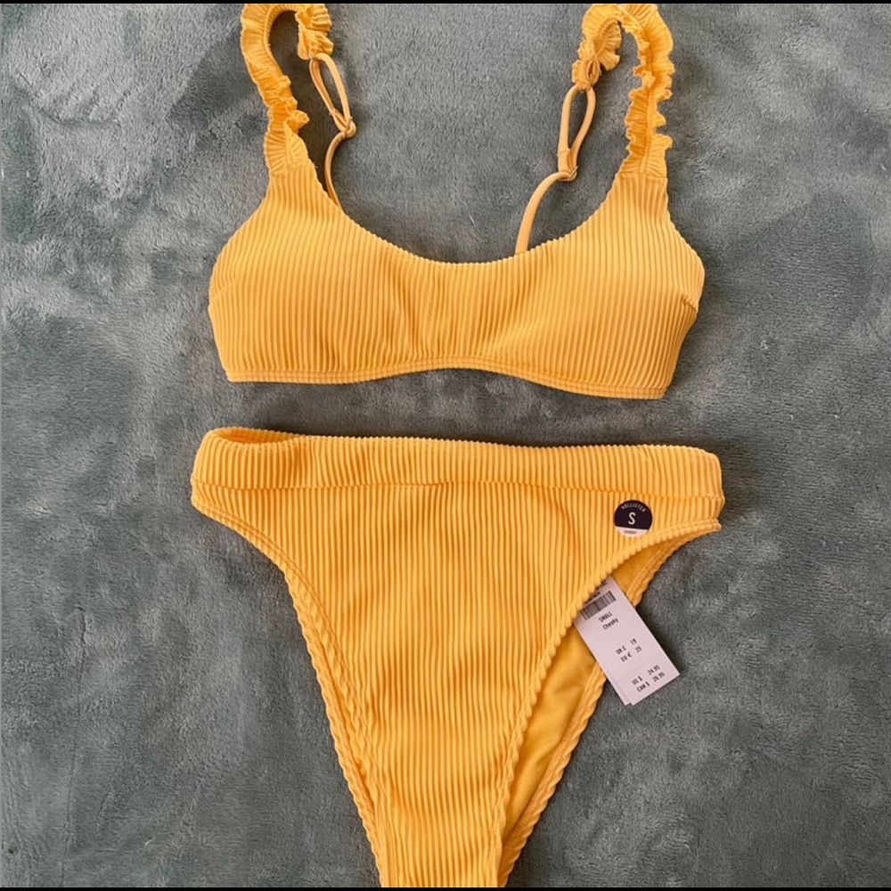 Hollister yellow bikini swimsuit set
